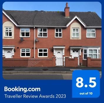 House Number 4 Sleeps Up To 4 With Smart Tvs In Every Room Wellington  Eksteriør billede