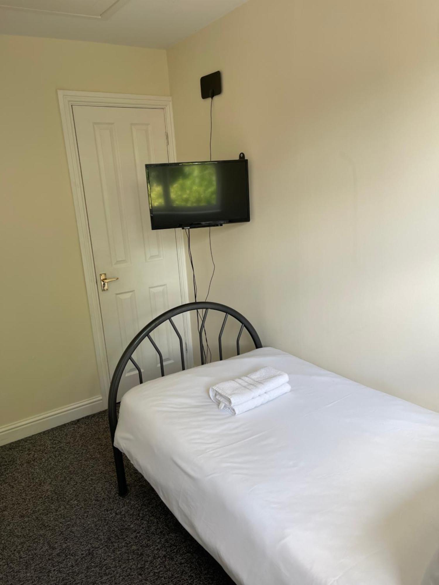 House Number 4 Sleeps Up To 4 With Smart Tvs In Every Room Wellington  Eksteriør billede