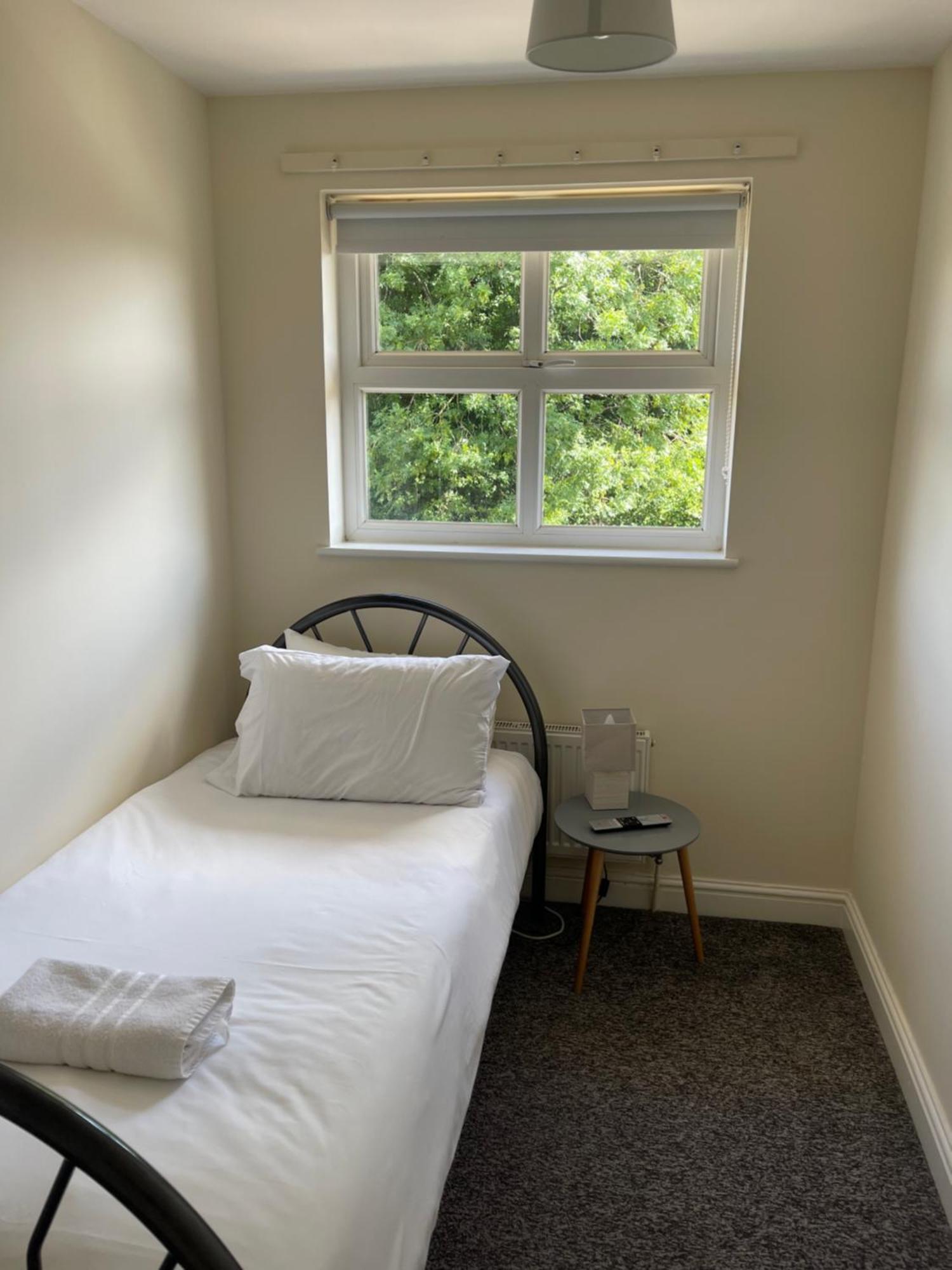 House Number 4 Sleeps Up To 4 With Smart Tvs In Every Room Wellington  Eksteriør billede