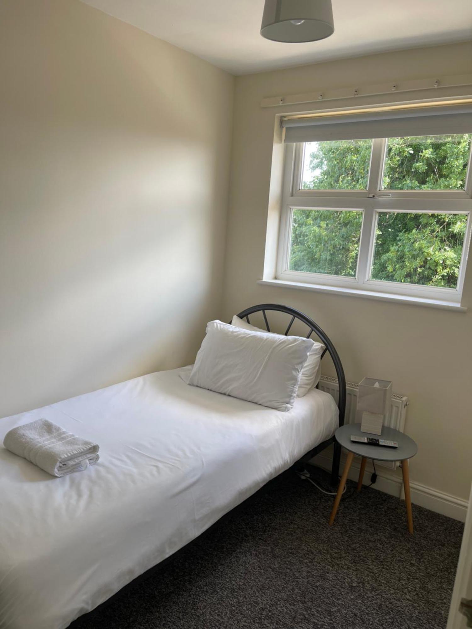House Number 4 Sleeps Up To 4 With Smart Tvs In Every Room Wellington  Eksteriør billede