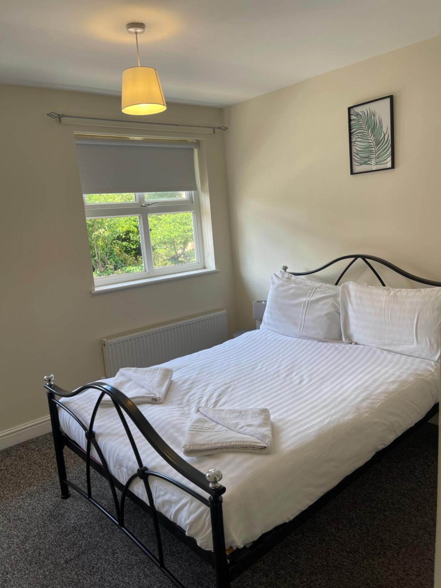 House Number 4 Sleeps Up To 4 With Smart Tvs In Every Room Wellington  Eksteriør billede